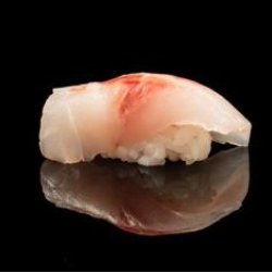 82 NIGIRI BRANZINO 2 pz